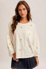 Load image into Gallery viewer, Hem + Thread Cream Embroidered Daisy Cotton Top
