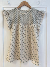 Load image into Gallery viewer, Easel Olive Printed Linen Top
