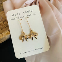 Load image into Gallery viewer, Deer Addie Medium Earrings
