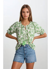 Load image into Gallery viewer, Doe + Rae Green Bubble Sleeve Floral Top

