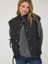 Load image into Gallery viewer, Black Quilted Vest
