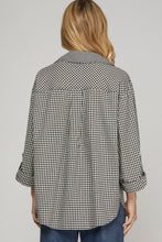 Load image into Gallery viewer, B+W Gingham Button Up Top
