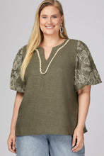 Load image into Gallery viewer, Olive Floral Sleeve Top - Plus
