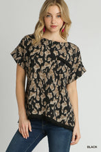 Load image into Gallery viewer, Umgee Black + Tan Leopard Top
