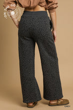 Load image into Gallery viewer, Grey Leopard Lounge Pants

