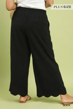 Load image into Gallery viewer, Umgee Black Scalloped Linen Pants - Plus
