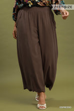 Load image into Gallery viewer, Espresso Scalloped Pants - Plus

