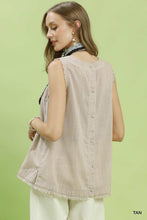 Load image into Gallery viewer, Umgee Tan Button Back Tank
