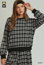 Load image into Gallery viewer, B+W Plaid Pullover
