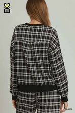 Load image into Gallery viewer, B+W Plaid Pullover
