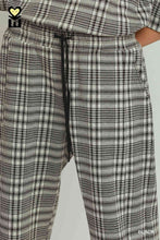 Load image into Gallery viewer, B+W Slim Plaid Pants
