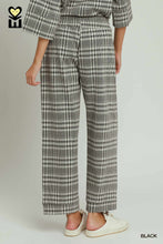 Load image into Gallery viewer, B+W Slim Plaid Pants
