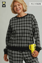 Load image into Gallery viewer, B+W Plaid Pullover- Plus
