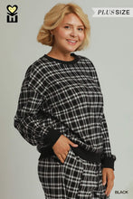 Load image into Gallery viewer, B+W Plaid Pullover- Plus
