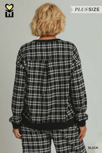 Load image into Gallery viewer, B+W Plaid Pullover- Plus
