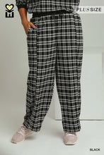 Load image into Gallery viewer, B+W Plaid Pants - Plus
