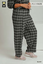 Load image into Gallery viewer, B+W Plaid Pants - Plus
