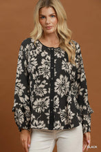 Load image into Gallery viewer, B+W Pleated Floral Top
