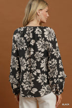 Load image into Gallery viewer, B+W Pleated Floral Top
