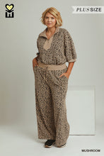 Load image into Gallery viewer, Leopard Textured Pants - Plus
