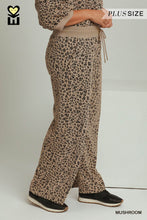 Load image into Gallery viewer, Leopard Textured Pants - Plus
