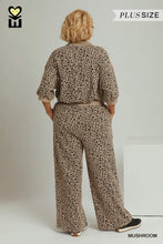Load image into Gallery viewer, Leopard Textured Pants - Plus
