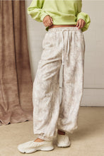 Load image into Gallery viewer, Camo Jogger Sweats
