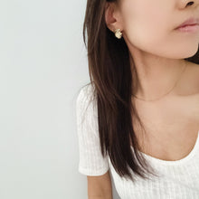 Load image into Gallery viewer, Gold Fringe Earrings
