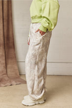 Load image into Gallery viewer, Camo Jogger Sweats
