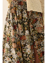 Load image into Gallery viewer, Promesa Smocked Floral Button Skirt
