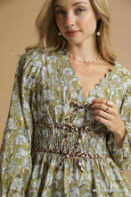 Load image into Gallery viewer, Green Floral Smock Waist Top
