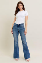 Load image into Gallery viewer, Judy Blue Shannon Raw Hem Flares
