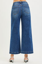 Load image into Gallery viewer, Sam Crop Button Pocked WIde Denim 21542
