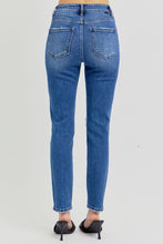 Load image into Gallery viewer, Kimberly Distressed Relaxed Skinnies
