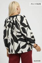 Load image into Gallery viewer, B+W Botanical Print Top - Plus
