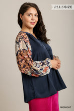 Load image into Gallery viewer, Midnight Floral Sleeve Top - Plus
