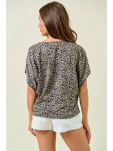 Load image into Gallery viewer, Leopard Zipper Trim Top
