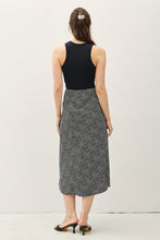 Load image into Gallery viewer, B+W Floral Midi Skirt
