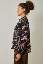 Load image into Gallery viewer, Black Nature Print Blouse

