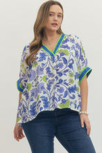 Load image into Gallery viewer, Entro Ivory Floral V-Neck Top - Plus
