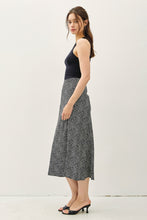 Load image into Gallery viewer, B+W Floral Midi Skirt
