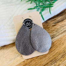 Load image into Gallery viewer, Deer Addie Earrings
